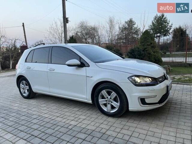 Белый Фольксваген e-Golf, объемом двигателя 0 л и пробегом 120 тыс. км за 11000 $, фото 8 на Automoto.ua