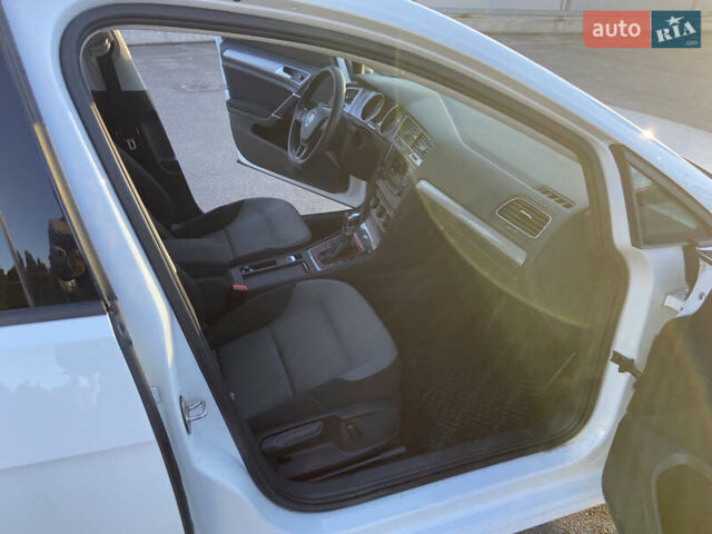 Белый Фольксваген e-Golf, объемом двигателя 0 л и пробегом 113 тыс. км за 9000 $, фото 19 на Automoto.ua