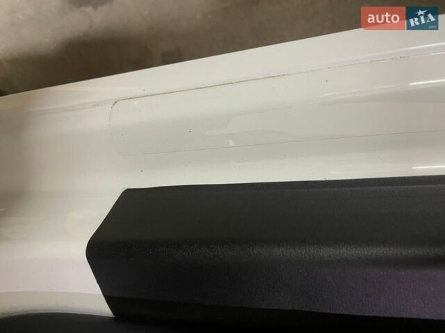 Белый Фольксваген e-Golf, объемом двигателя 0 л и пробегом 115 тыс. км за 8999 $, фото 16 на Automoto.ua