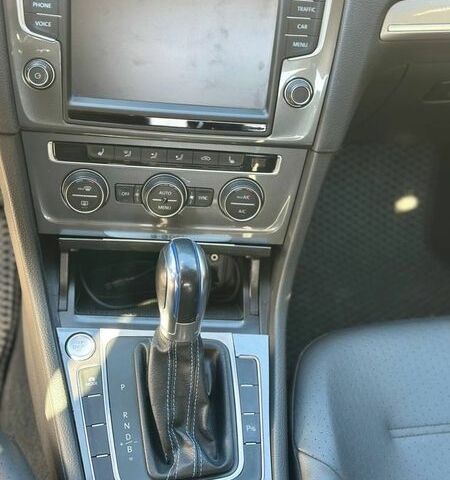 Белый Фольксваген e-Golf, объемом двигателя 0 л и пробегом 84 тыс. км за 8700 $, фото 8 на Automoto.ua