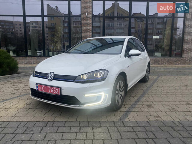 Белый Фольксваген e-Golf, объемом двигателя 0 л и пробегом 153 тыс. км за 8199 $, фото 1 на Automoto.ua