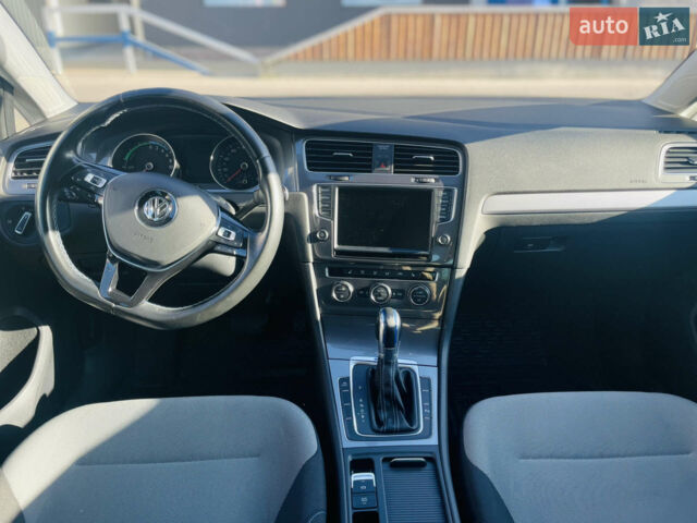 Білий Фольксваген e-Golf, об'ємом двигуна 0 л та пробігом 102 тис. км за 12000 $, фото 10 на Automoto.ua