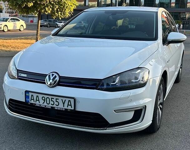 Білий Фольксваген e-Golf, об'ємом двигуна 0 л та пробігом 202 тис. км за 9690 $, фото 6 на Automoto.ua