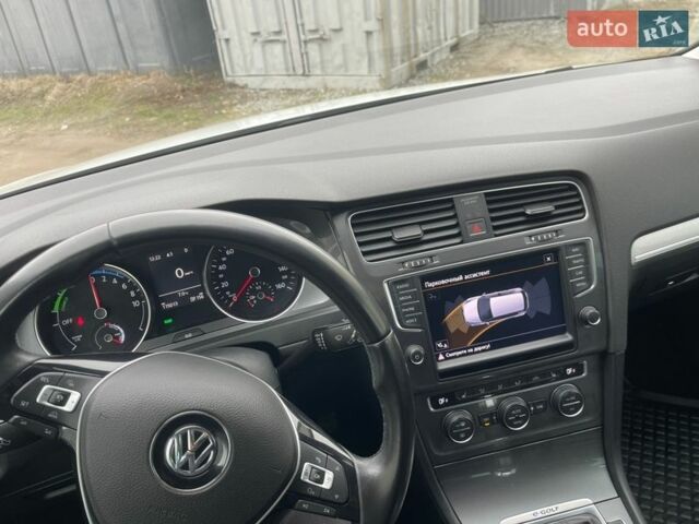 Белый Фольксваген e-Golf, объемом двигателя 0 л и пробегом 115 тыс. км за 8999 $, фото 49 на Automoto.ua