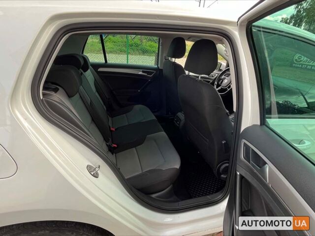 Белый Фольксваген e-Golf, объемом двигателя 24 л и пробегом 130 тыс. км за 11250 $, фото 14 на Automoto.ua