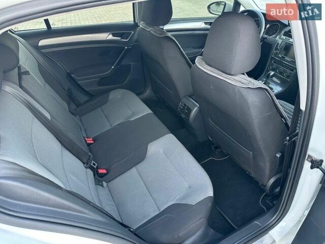 Белый Фольксваген e-Golf, объемом двигателя 0 л и пробегом 131 тыс. км за 8700 $, фото 15 на Automoto.ua