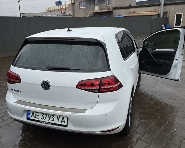 Білий Фольксваген e-Golf, об'ємом двигуна 0 л та пробігом 69 тис. км за 9500 $, фото 5 на Automoto.ua