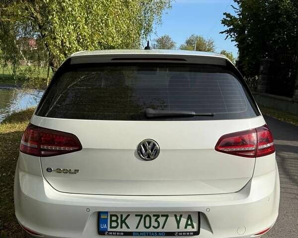 Белый Фольксваген e-Golf, объемом двигателя 0 л и пробегом 140 тыс. км за 9450 $, фото 7 на Automoto.ua