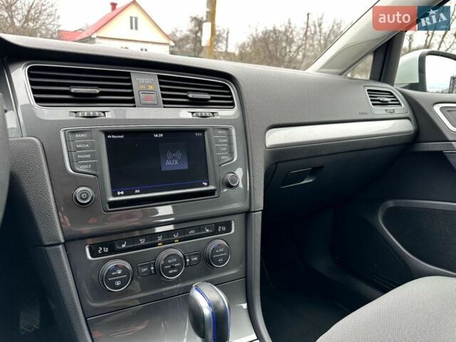 Белый Фольксваген e-Golf, объемом двигателя 0 л и пробегом 90 тыс. км за 10300 $, фото 19 на Automoto.ua