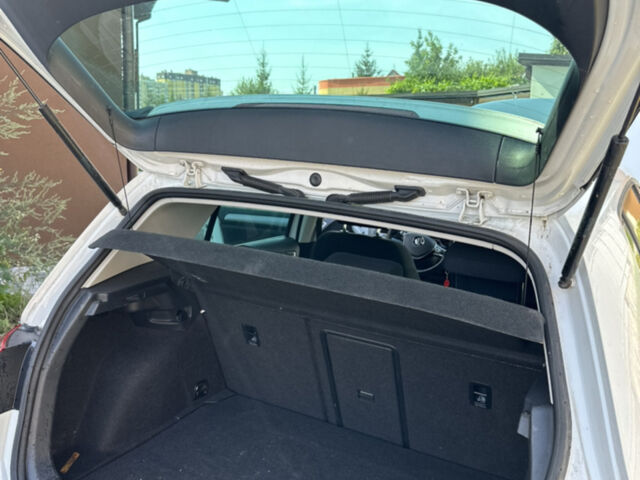 Белый Фольксваген e-Golf, объемом двигателя 0 л и пробегом 172 тыс. км за 10500 $, фото 10 на Automoto.ua