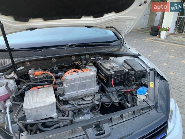 Белый Фольксваген e-Golf, объемом двигателя 0 л и пробегом 91 тыс. км за 8000 $, фото 17 на Automoto.ua