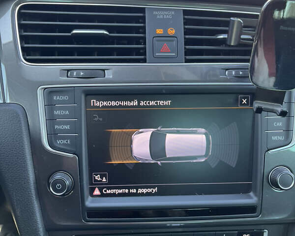 Белый Фольксваген e-Golf, объемом двигателя 0 л и пробегом 87 тыс. км за 10650 $, фото 13 на Automoto.ua