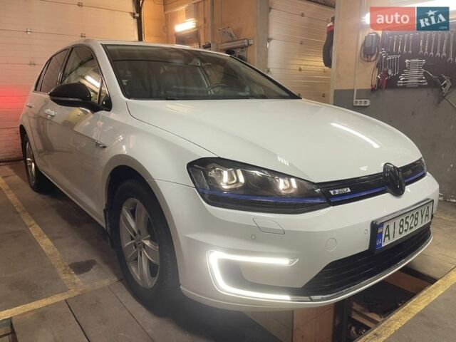 Белый Фольксваген e-Golf, объемом двигателя 0 л и пробегом 115 тыс. км за 8999 $, фото 2 на Automoto.ua