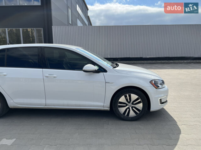 Белый Фольксваген e-Golf, объемом двигателя 0 л и пробегом 130 тыс. км за 10400 $, фото 8 на Automoto.ua
