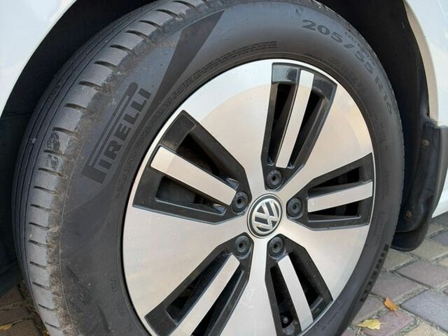 Белый Фольксваген e-Golf, объемом двигателя 0 л и пробегом 176 тыс. км за 9499 $, фото 13 на Automoto.ua