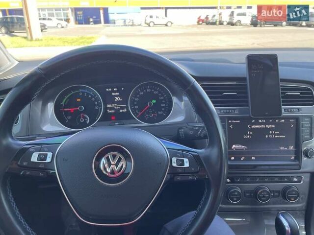 Белый Фольксваген e-Golf, объемом двигателя 0 л и пробегом 119 тыс. км за 8600 $, фото 25 на Automoto.ua