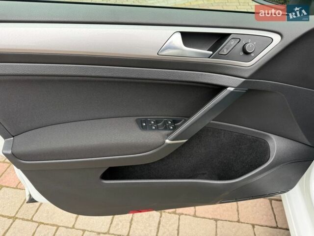 Білий Фольксваген e-Golf, об'ємом двигуна 0 л та пробігом 34 тис. км за 10999 $, фото 19 на Automoto.ua