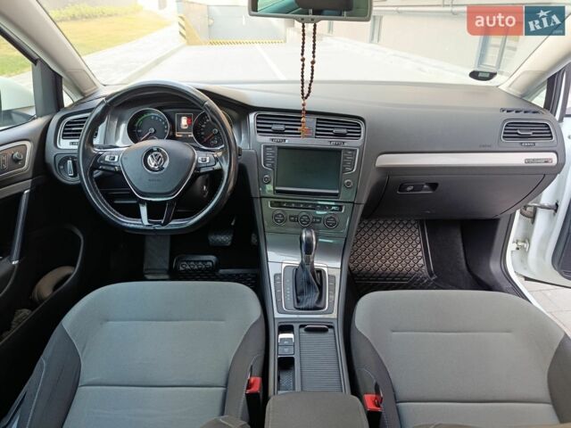 Белый Фольксваген e-Golf, объемом двигателя 0 л и пробегом 155 тыс. км за 7650 $, фото 12 на Automoto.ua
