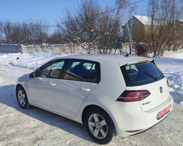 Білий Фольксваген e-Golf, об'ємом двигуна 0 л та пробігом 107 тис. км за 7300 $, фото 4 на Automoto.ua