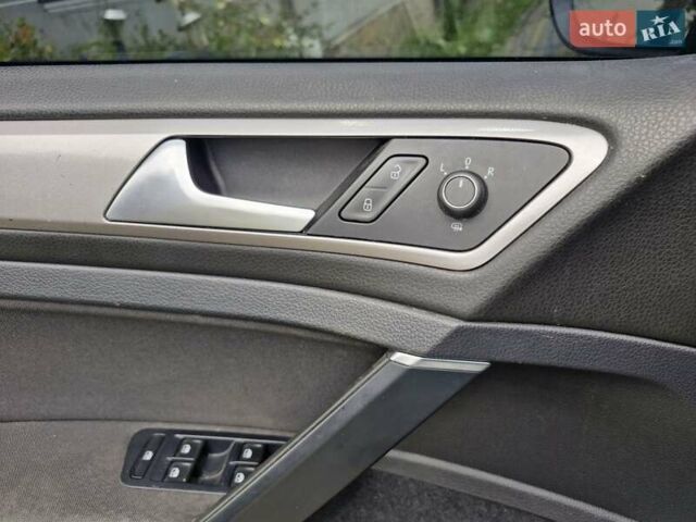 Белый Фольксваген e-Golf, объемом двигателя 0 л и пробегом 95 тыс. км за 8500 $, фото 17 на Automoto.ua