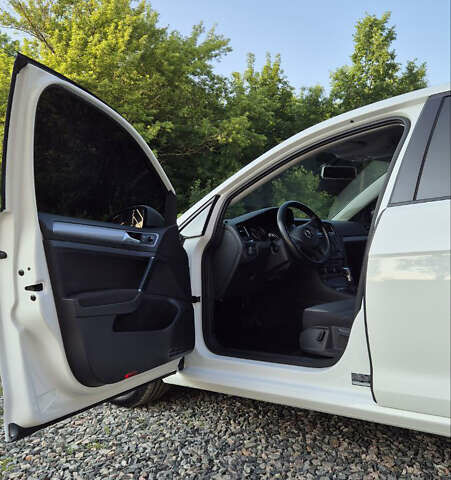 Белый Фольксваген e-Golf, объемом двигателя 0 л и пробегом 750 тыс. км за 8900 $, фото 4 на Automoto.ua