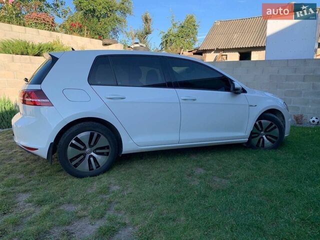 Белый Фольксваген e-Golf, объемом двигателя 0 л и пробегом 104 тыс. км за 9500 $, фото 15 на Automoto.ua