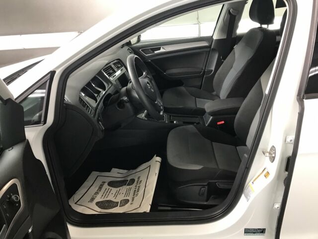 Білий Фольксваген e-Golf, об'ємом двигуна 0 л та пробігом 34 тис. км за 15700 $, фото 7 на Automoto.ua