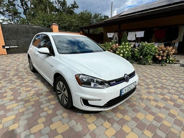 Белый Фольксваген e-Golf, объемом двигателя 0 л и пробегом 97 тыс. км за 9900 $, фото 1 на Automoto.ua