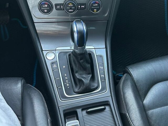 Белый Фольксваген e-Golf, объемом двигателя 0 л и пробегом 132 тыс. км за 10800 $, фото 16 на Automoto.ua