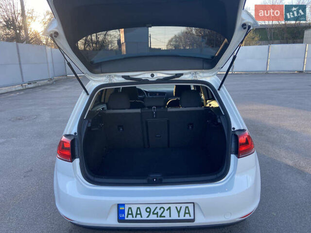 Белый Фольксваген e-Golf, объемом двигателя 0 л и пробегом 113 тыс. км за 9000 $, фото 8 на Automoto.ua