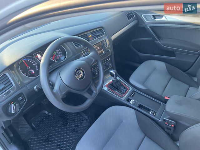 Белый Фольксваген e-Golf, объемом двигателя 0 л и пробегом 113 тыс. км за 9000 $, фото 21 на Automoto.ua