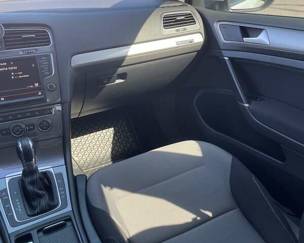 Белый Фольксваген e-Golf, объемом двигателя 0 л и пробегом 119 тыс. км за 8600 $, фото 17 на Automoto.ua