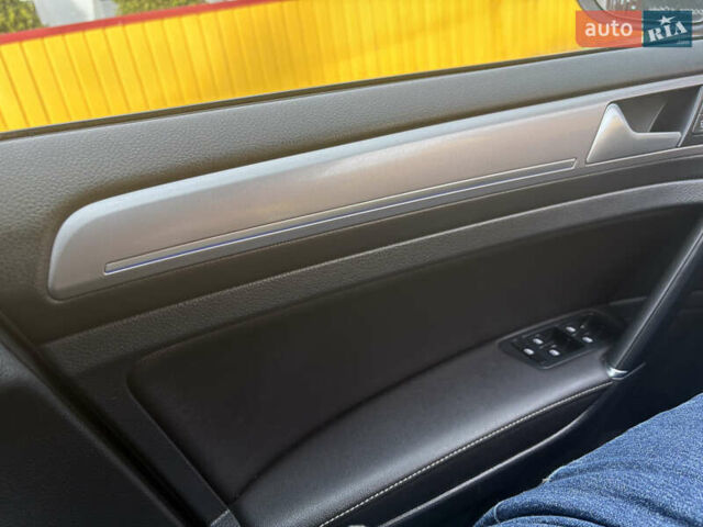 Белый Фольксваген e-Golf, объемом двигателя 0 л и пробегом 110 тыс. км за 8800 $, фото 11 на Automoto.ua