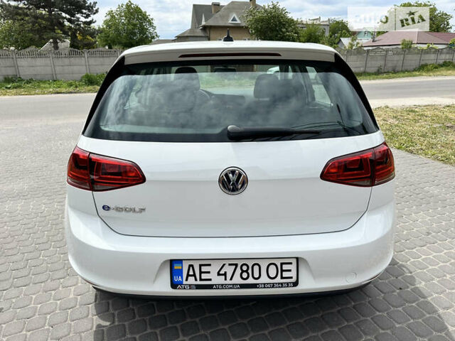 Белый Фольксваген e-Golf, объемом двигателя 0 л и пробегом 75 тыс. км за 11400 $, фото 3 на Automoto.ua