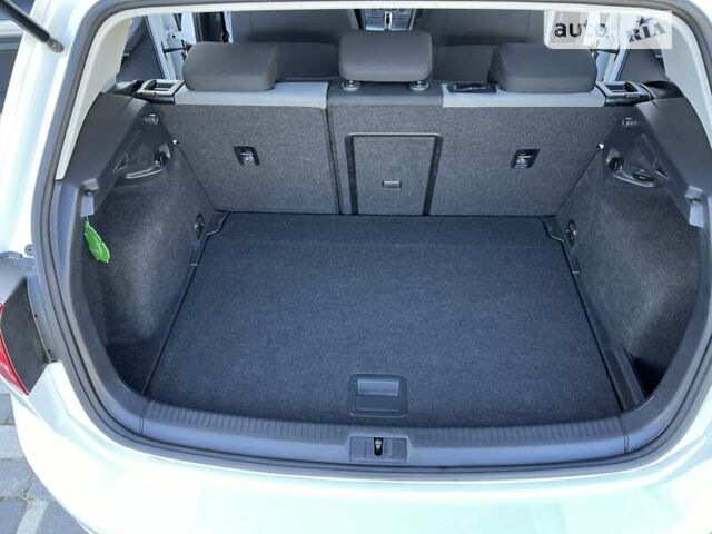 Белый Фольксваген e-Golf, объемом двигателя 0 л и пробегом 73 тыс. км за 10000 $, фото 7 на Automoto.ua