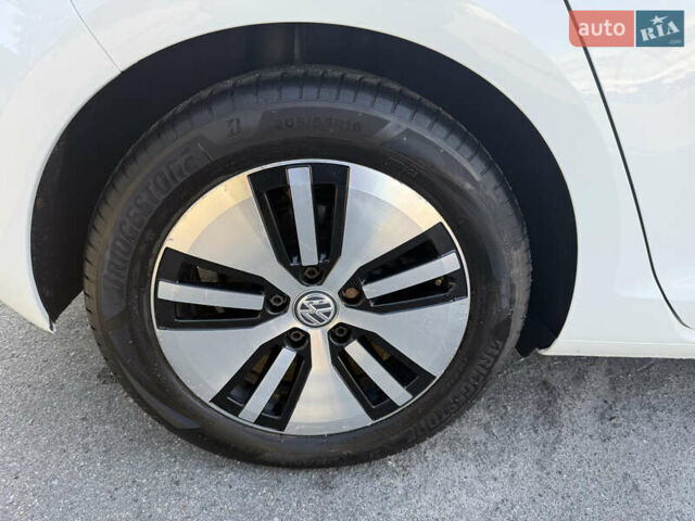 Белый Фольксваген e-Golf, объемом двигателя 0 л и пробегом 132 тыс. км за 10500 $, фото 9 на Automoto.ua