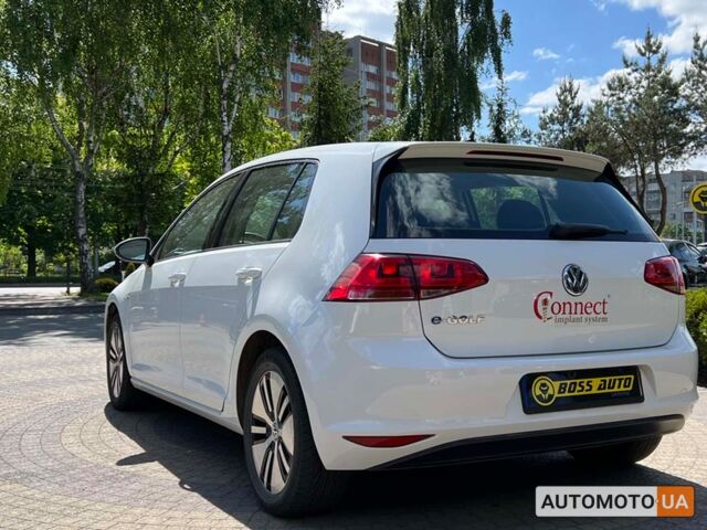 Белый Фольксваген e-Golf, объемом двигателя 24 л и пробегом 77 тыс. км за 10999 $, фото 4 на Automoto.ua