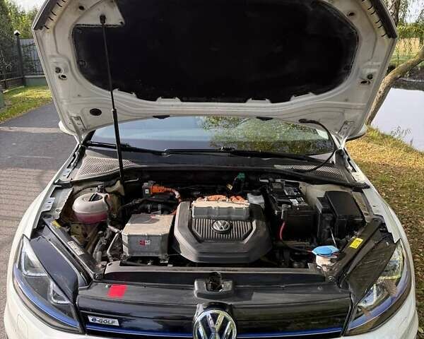 Белый Фольксваген e-Golf, объемом двигателя 0 л и пробегом 140 тыс. км за 9450 $, фото 20 на Automoto.ua