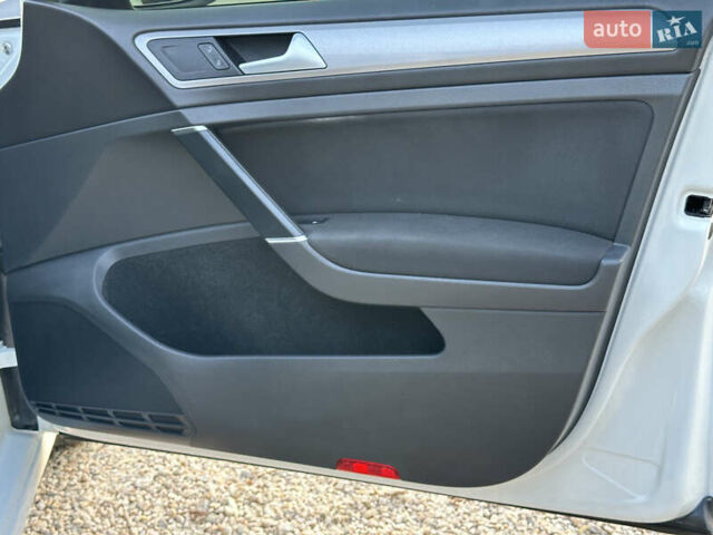 Белый Фольксваген e-Golf, объемом двигателя 0 л и пробегом 92 тыс. км за 7999 $, фото 23 на Automoto.ua