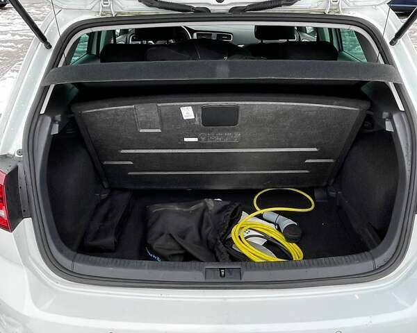 Білий Фольксваген e-Golf, об'ємом двигуна 0 л та пробігом 91 тис. км за 8500 $, фото 14 на Automoto.ua
