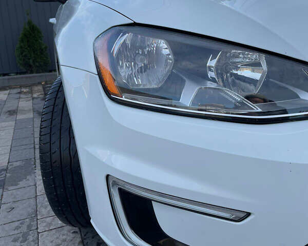 Белый Фольксваген e-Golf, объемом двигателя 0 л и пробегом 102 тыс. км за 7100 $, фото 11 на Automoto.ua