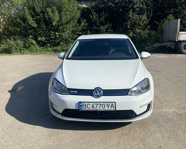 Белый Фольксваген e-Golf, объемом двигателя 0 л и пробегом 101 тыс. км за 8900 $, фото 1 на Automoto.ua
