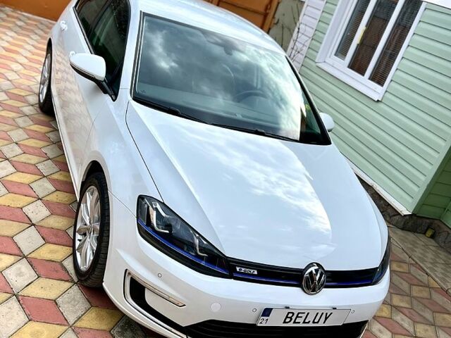 Белый Фольксваген e-Golf, объемом двигателя 0 л и пробегом 118 тыс. км за 9900 $, фото 2 на Automoto.ua