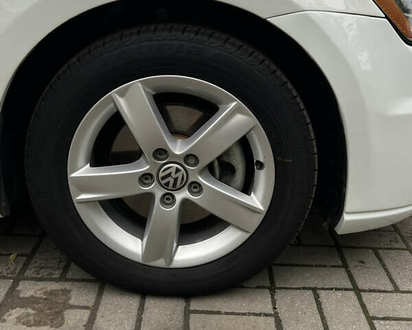 Белый Фольксваген e-Golf, объемом двигателя 0 л и пробегом 166 тыс. км за 7600 $, фото 9 на Automoto.ua