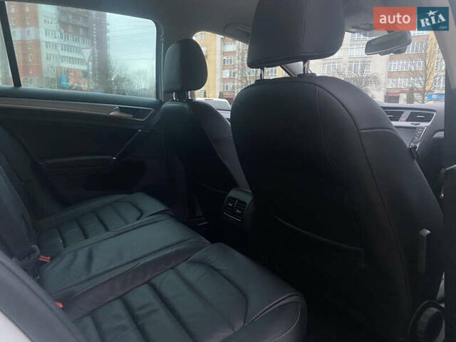 Белый Фольксваген e-Golf, объемом двигателя 0 л и пробегом 153 тыс. км за 8199 $, фото 9 на Automoto.ua