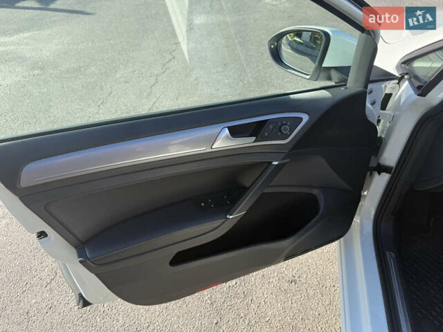Белый Фольксваген e-Golf, объемом двигателя 0 л и пробегом 132 тыс. км за 10500 $, фото 4 на Automoto.ua