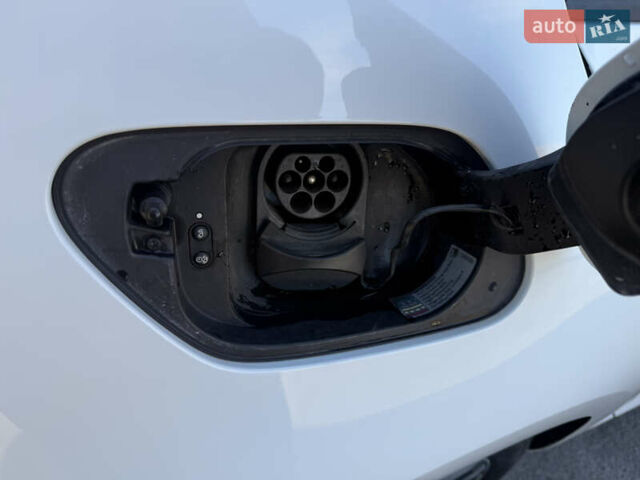 Белый Фольксваген e-Golf, объемом двигателя 0 л и пробегом 132 тыс. км за 10500 $, фото 12 на Automoto.ua