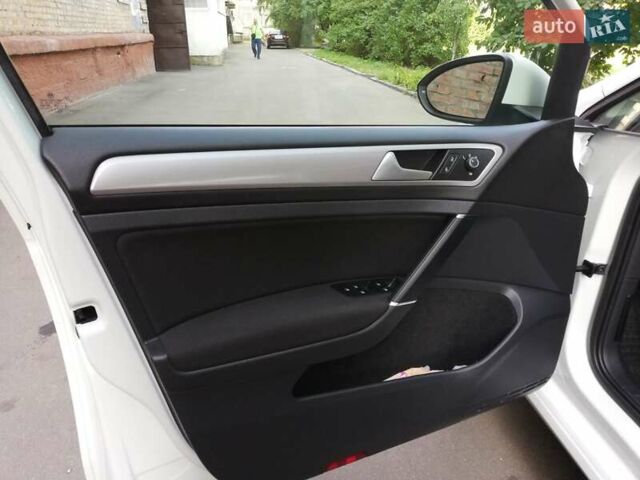 Білий Фольксваген e-Golf, об'ємом двигуна 0 л та пробігом 93 тис. км за 9100 $, фото 6 на Automoto.ua