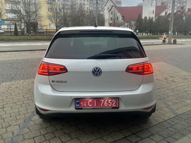 Белый Фольксваген e-Golf, объемом двигателя 0 л и пробегом 153 тыс. км за 8199 $, фото 3 на Automoto.ua