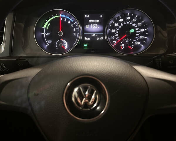 Белый Фольксваген e-Golf, объемом двигателя 0 л и пробегом 35 тыс. км за 9999 $, фото 15 на Automoto.ua